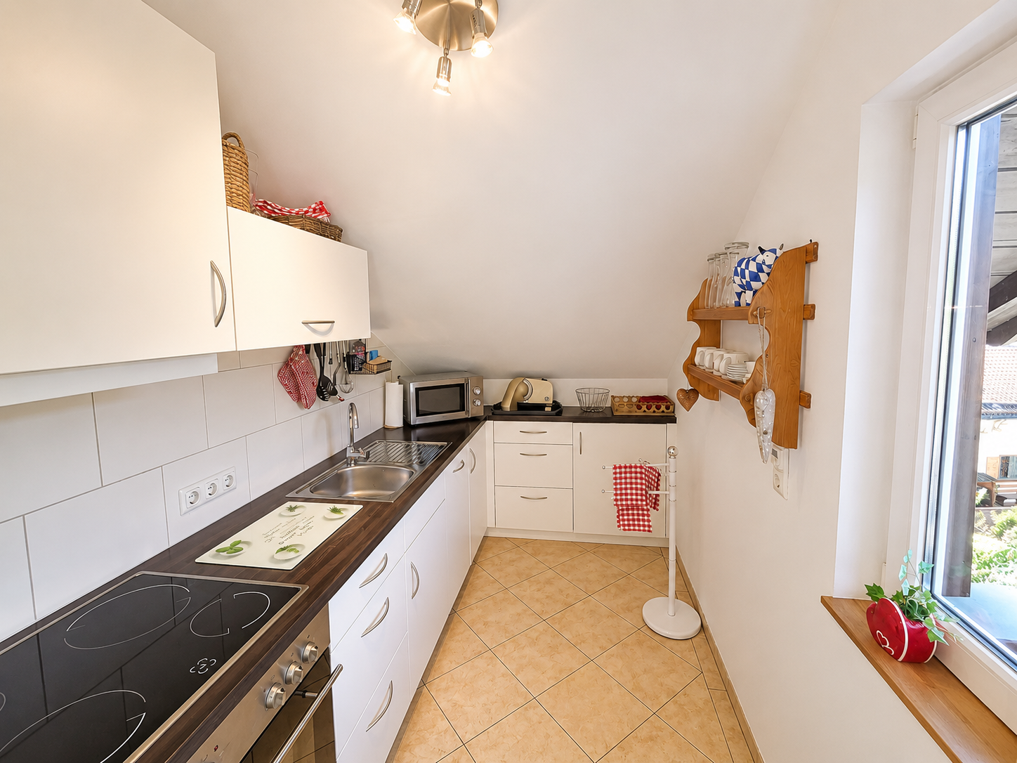 Ausgestattete Küche der Ferienwohnung Alpspitzherzl in Garmisch-Partenkirchen